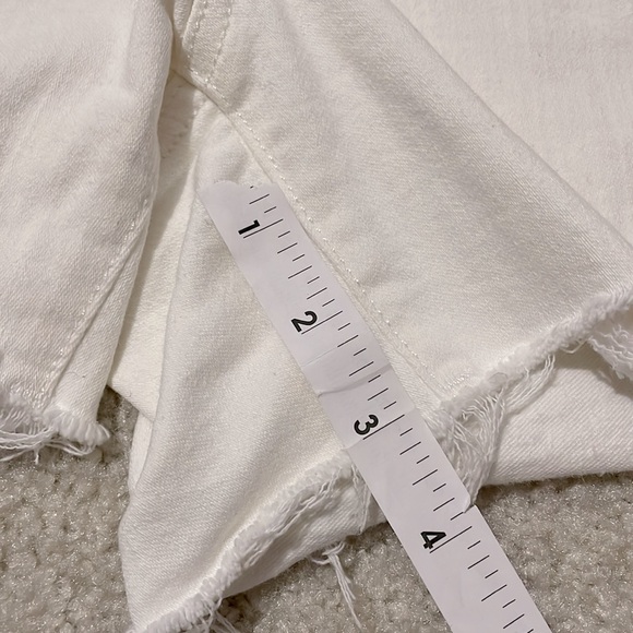 Excellent Condition ✨ Universal Thread White Distressed Shorts Size 2/26 - Picture 4 of 5
